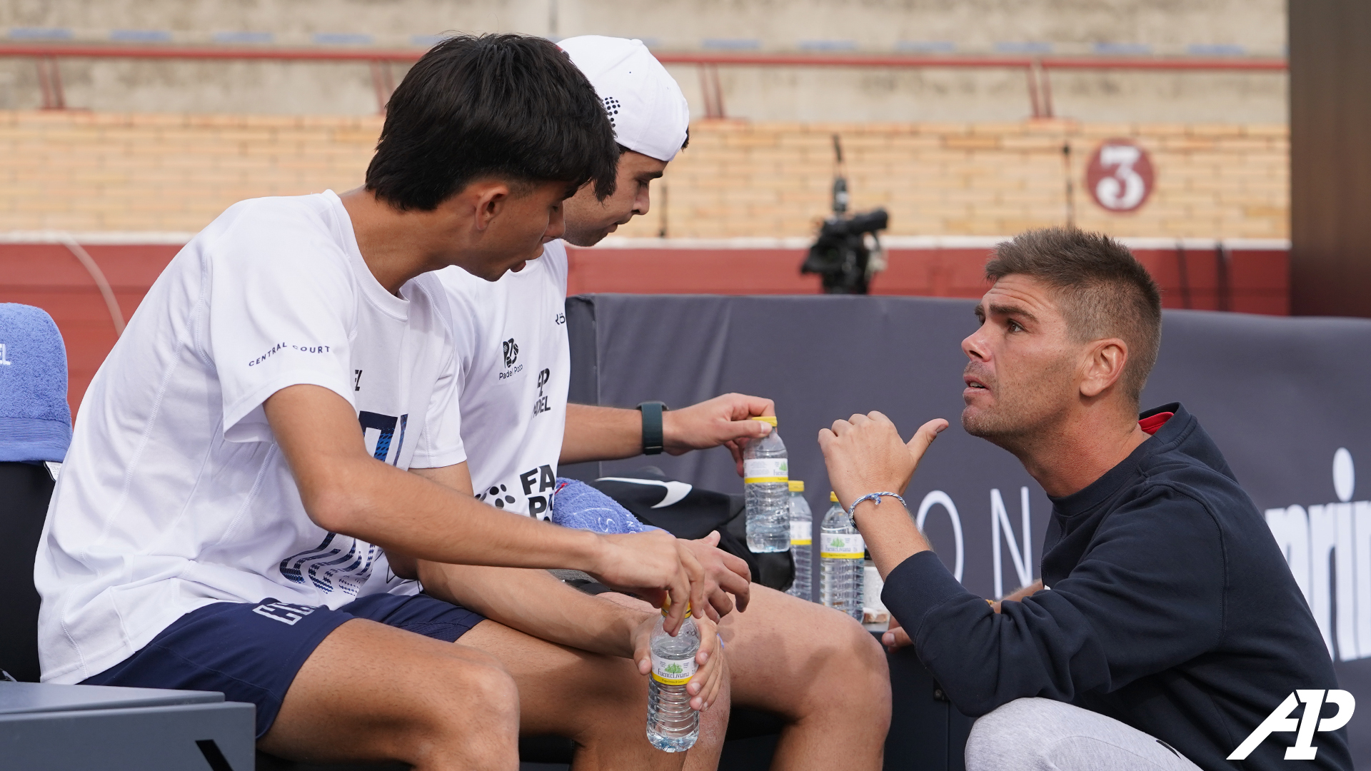 Banquillo debut Móstoles Rodrigo López y Máximo Maldonado 2024 