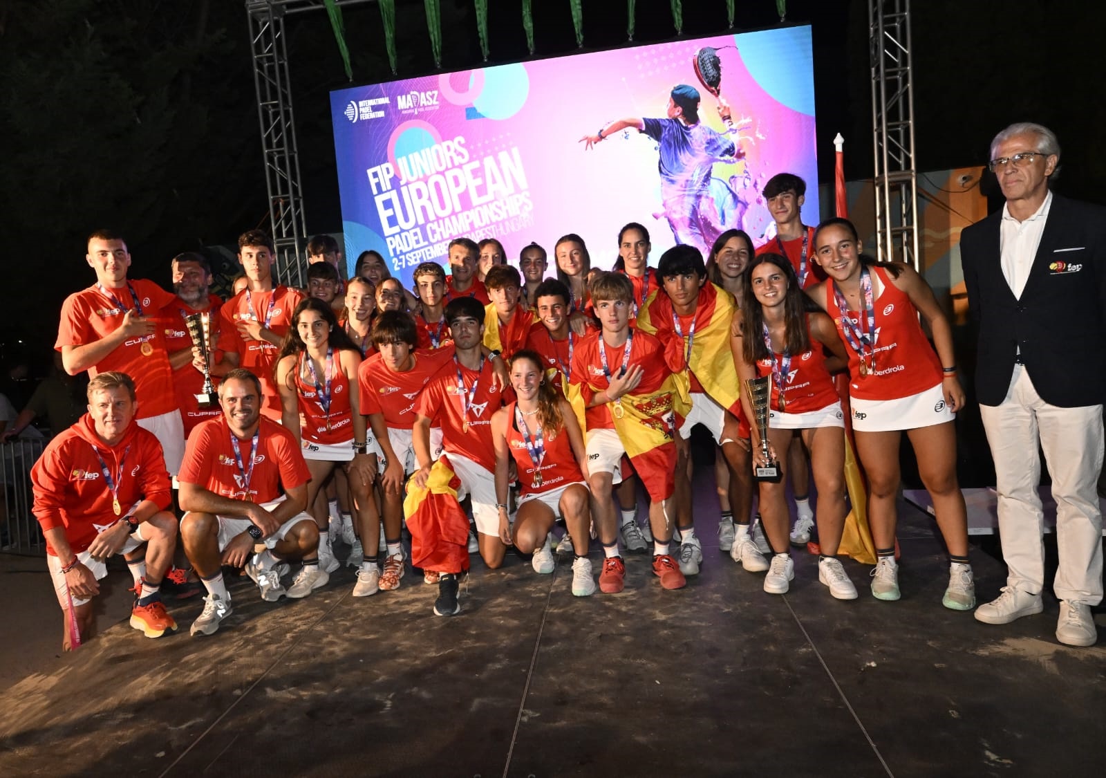 Equipo Español en la ceremonia de entrega de títulos (FEP)