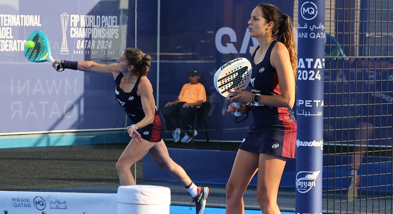 Alejandra Salazar y Gemma Triay primer día Mundial Pádel Catar 2024