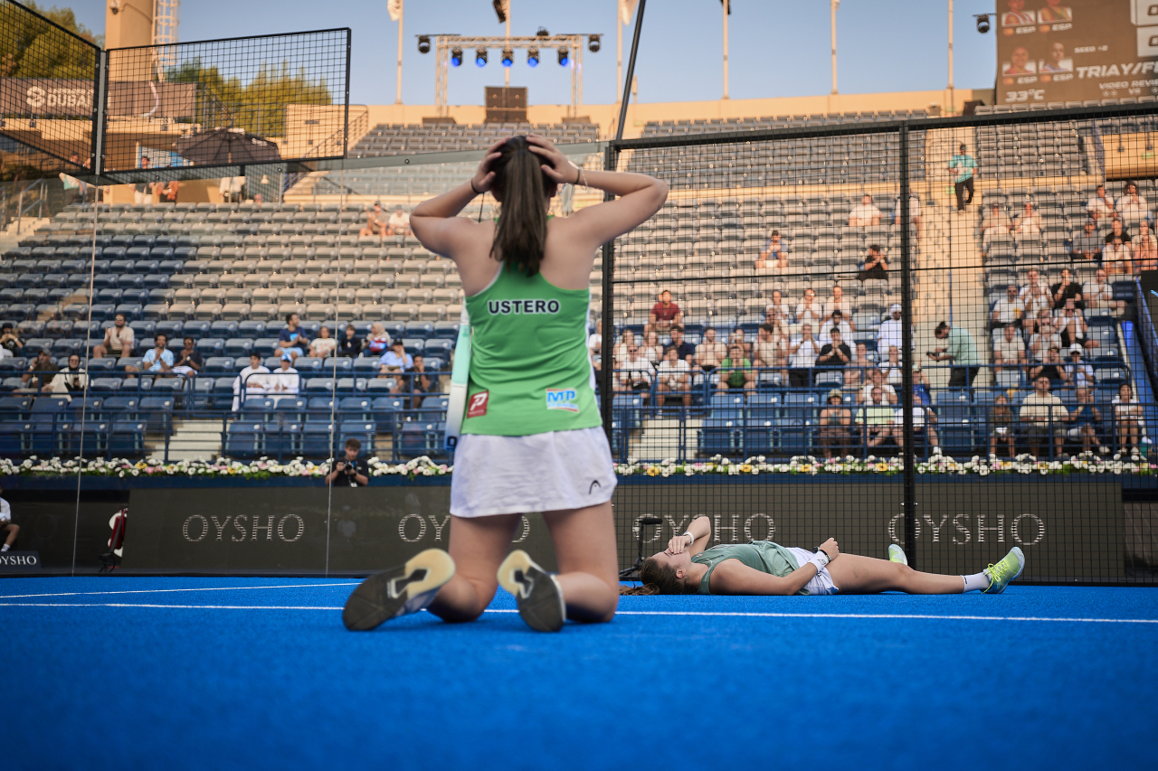 Alejandra Alonso y Andrea Ustero celebrando su pase a la final (Premier Padel)