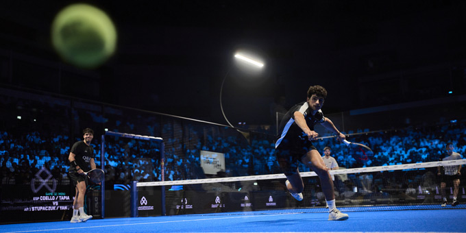 Arturo Coello corriendo a defender en la final de Kuwait 2024