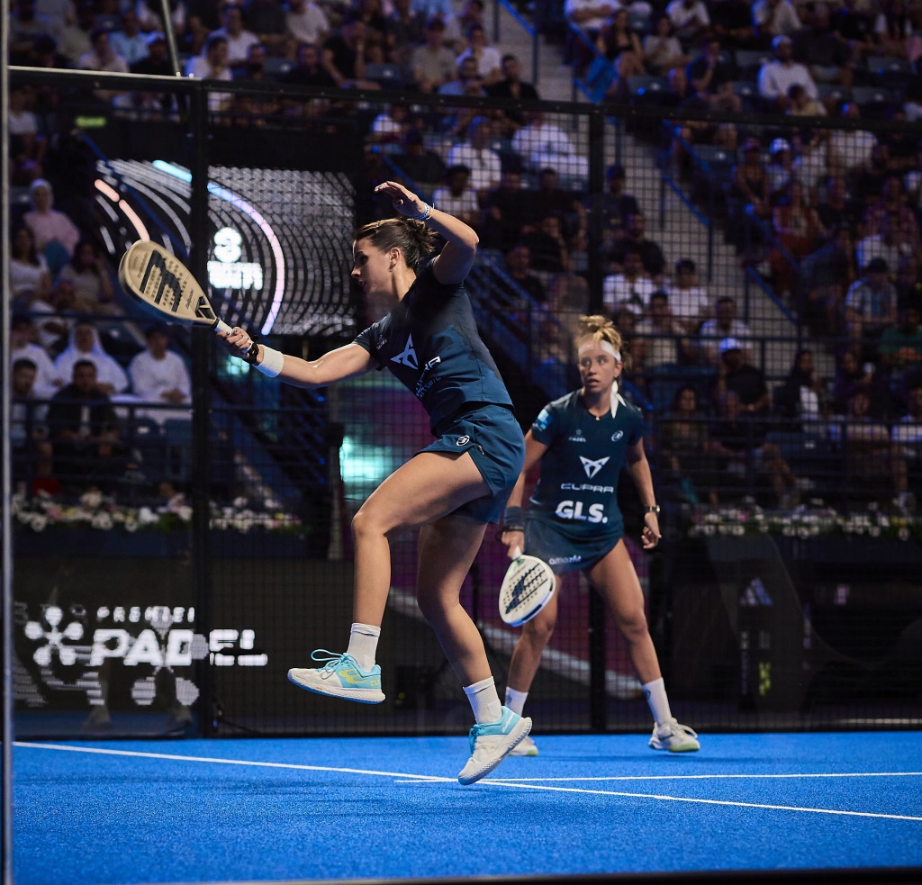 Delfi Brea y Bea González en la final de Dubái 2024