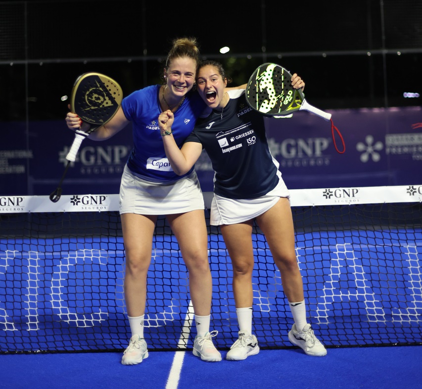 Marta Caparrós y Marta Barrera celebrando su triunfo en dieciseisavos del Mexico Major 2024