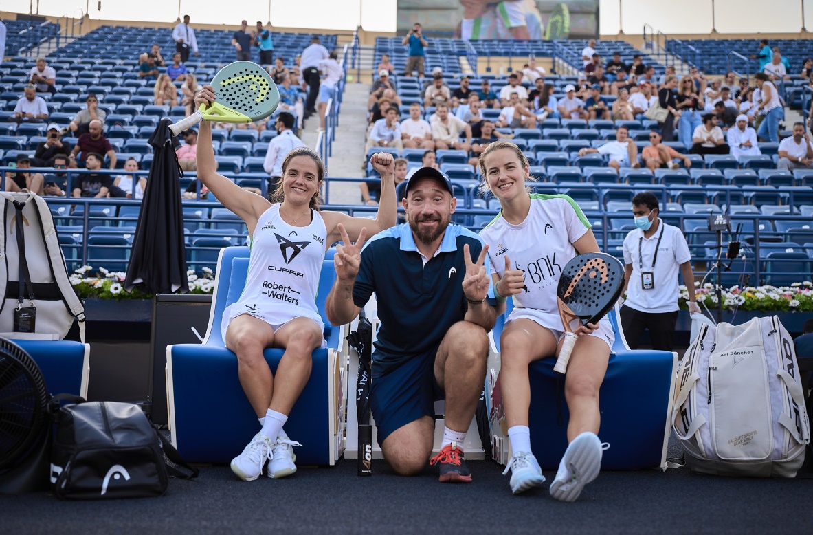 Paula Josemaría y Ari Sánchez victoria cuartos Dubái 2024