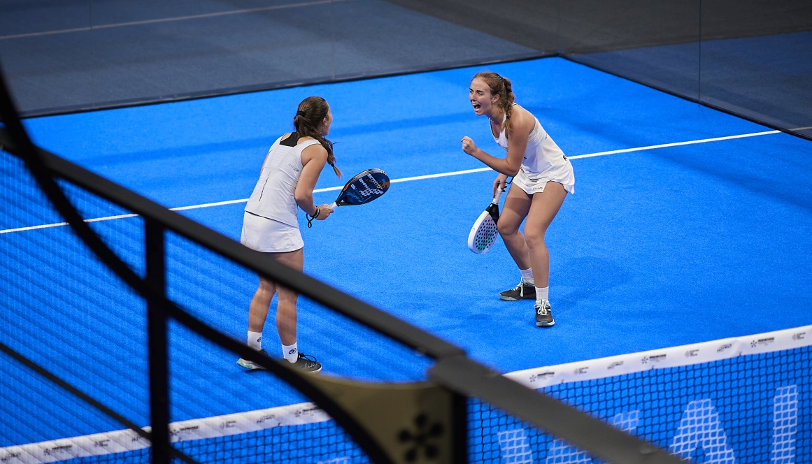 Raquel Eugenio y Martina Fassio celebración victoria dieciseisavos Kuwait 2024