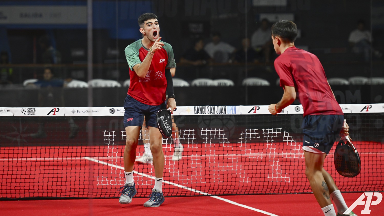 Juani De Pascual y Ramiro Pereyra se animan tras un punto (A1 Padel)