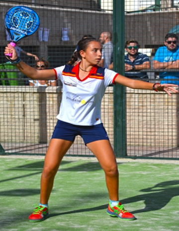 Bea González, de Mystica, premio a su trabajo en el Master de Menores