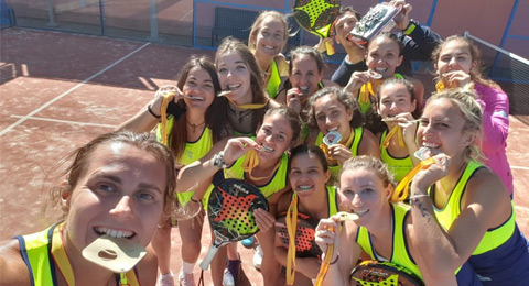 Las chicas del CD Básico Pádel Damm, supercampeonas de España