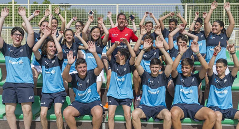 El campus de Paquito Navarro hizo disfrutar a 20 jóvenes promesas del pádel