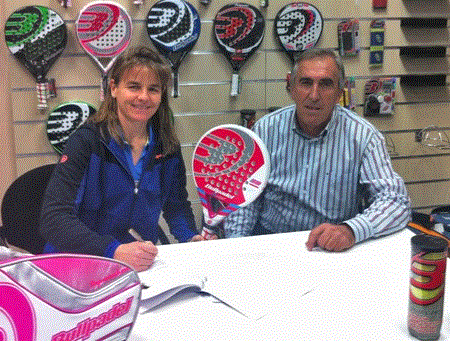 Cata Tenorio renueva con Bullpadel