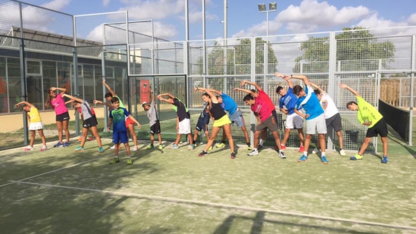 Pádel menores Pitu Losada entrenamiento