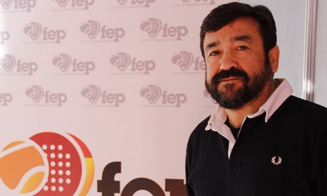 Javier Fernández: "En el pádel de menores es fundamental el apoyo de las familias"