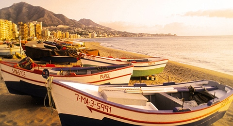 Descubre Fuengirola, una ciudad volcada con el pádel