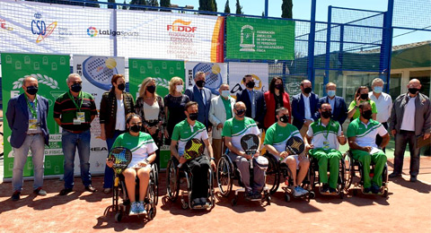 Todos contra el doble campeón en el Cto. de España de Pádel de SS.AA. en silla de ruedas