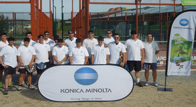 Konica Minolta disfrutó de un torneo familiar de pádel