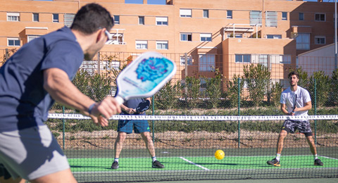 El Club Fuencarral A LA PAR apuesta por el emergente éxito del pickleball