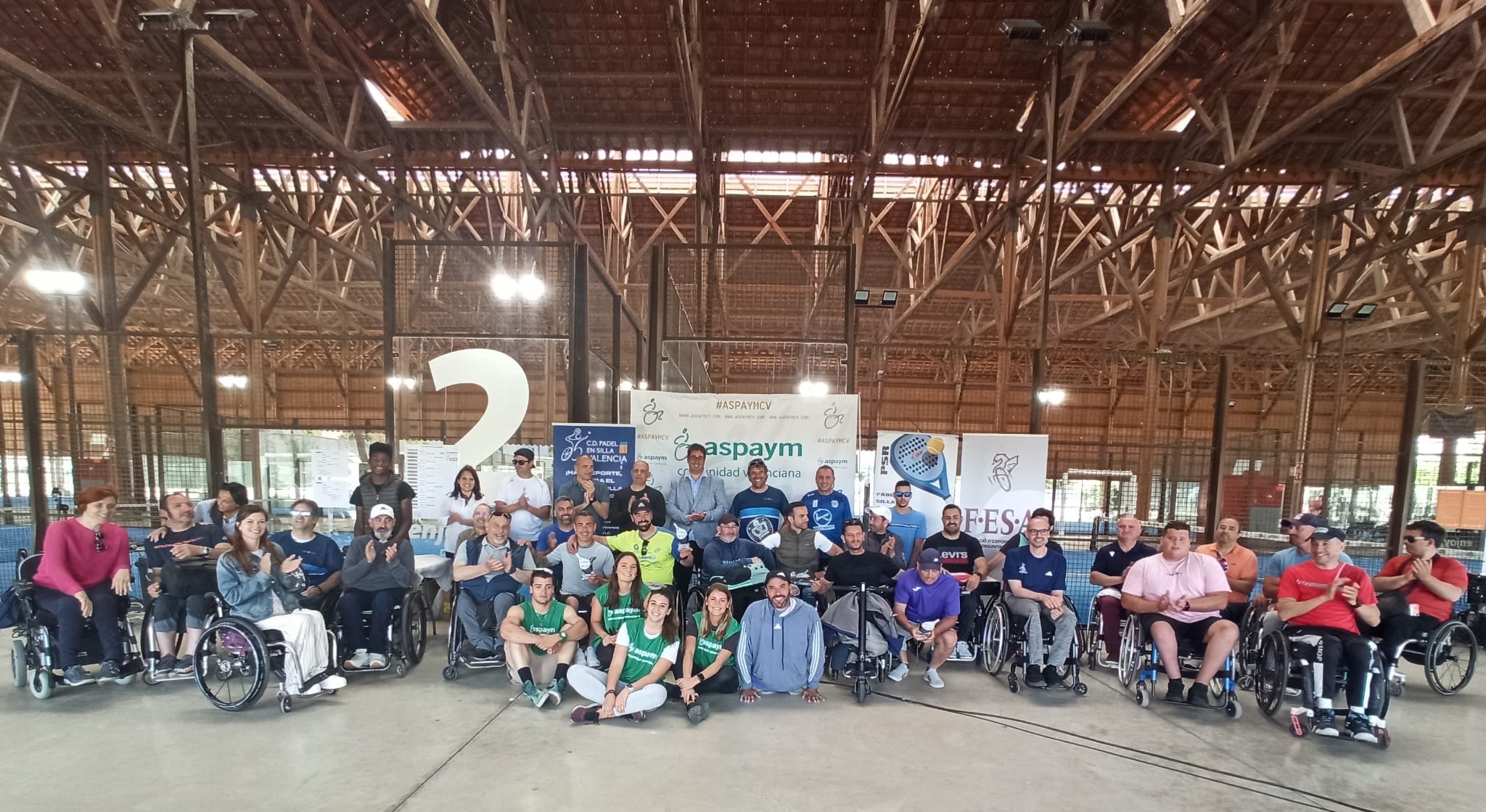 Foto familia torneo pádel en silla Comunidad Valenciana