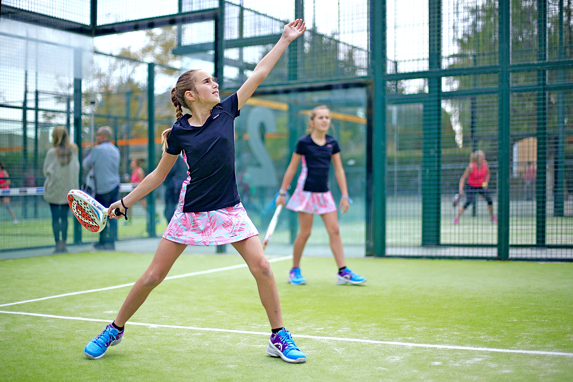 HEAD Padel apuesta por las gemelas Paula y Sara Dols