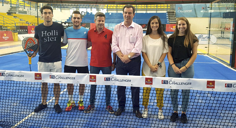 Melilla dio la bienvenida al Challenger desde la pista central del Pabellón Javier Imbroda