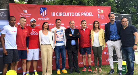 Pádel en rojo y blanco para presentar el tercer año de un circuito doblemente solidario