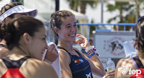 Sonrisa, victoria cómoda y líderes de grupo a cuartos de final