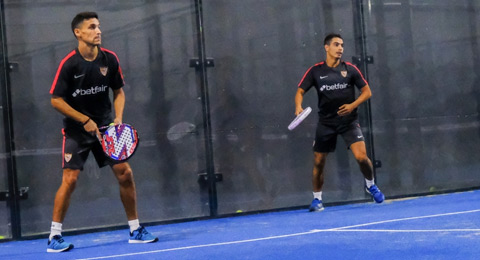 El Sevilla cambia sus entrenamientos por la pista de pádel