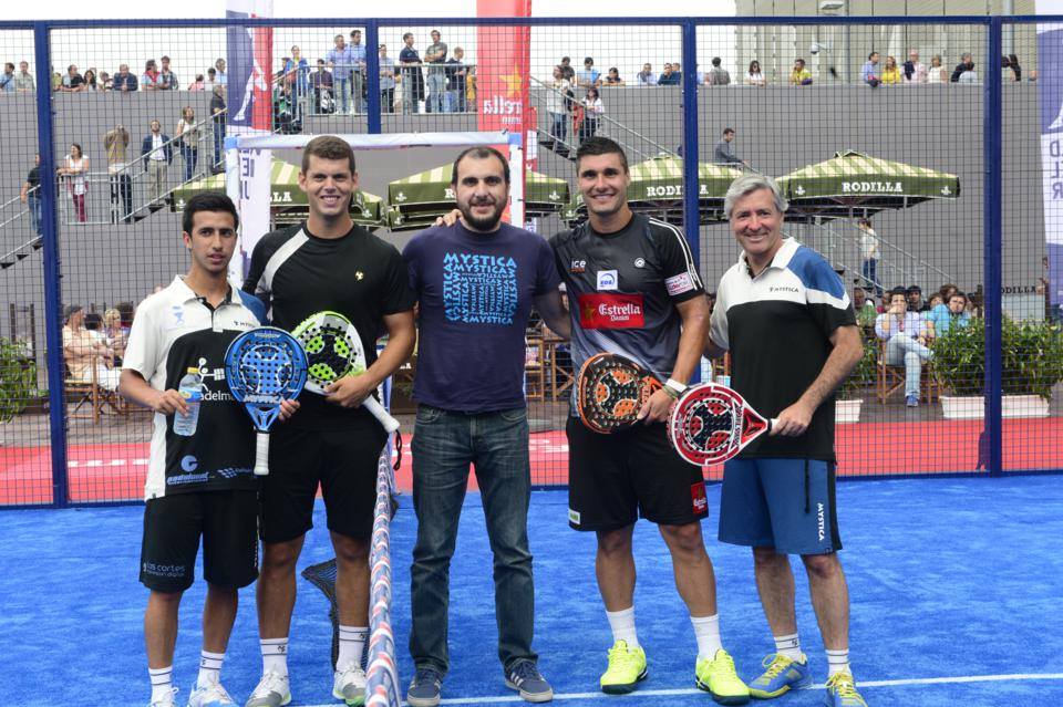 El Team Mystica desfila por la pista del World Padel Tour