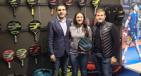 Virginia Riera, a seguir creciendo con el apoyo de Bullpadel