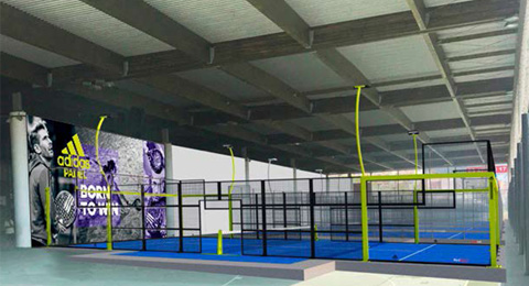 adidas padel instala la pista central de UP Pádel, nuevo concepto de club de pádel en Badalona